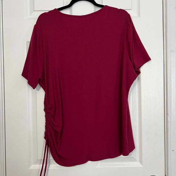 LANE BRYANT WOMEN'S SHORT SLEEVE SIDE RUCHING BURGUNDY SIZE 18/20 - Picture 4 of 4